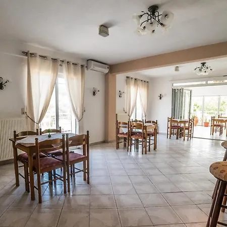 Fourkos Hotel 2*