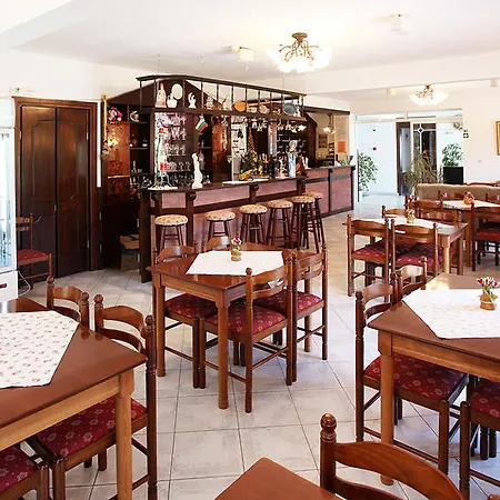 Hotel Fourkos 2*